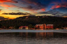 an-evening-on-lake-guntersville-mountain-dreams.jpg