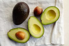 bd105774avocados7_1-438426ce052c4b28ac235c77bba275f2-horiz-822d4d20af814d8b9a27f8be314549e3.jpg