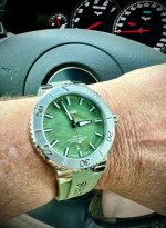 Oris Aquis LE 1815.2000 NYH.jpg